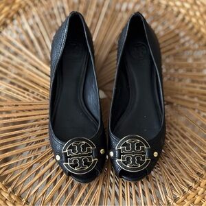 Tory Burch Amanda Demi Open Toe Kitten Wedge Heel Shoes Black Size 9.5